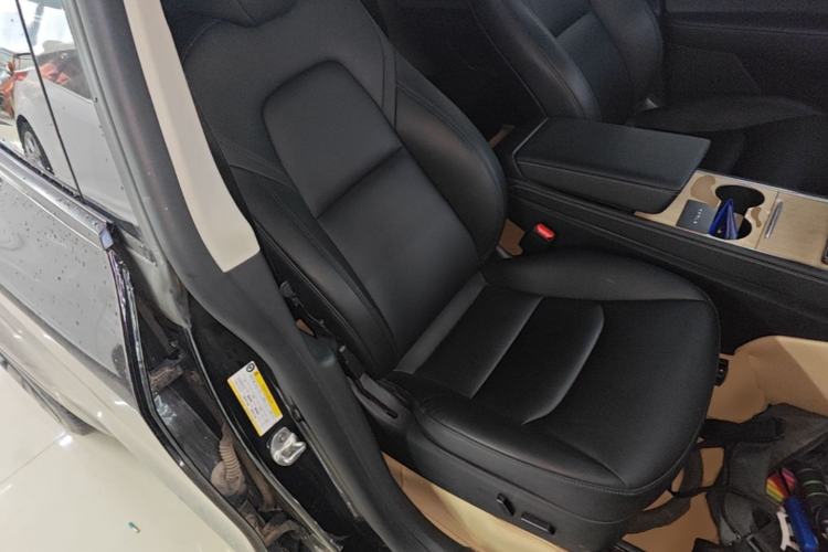Used Tesla Model Y 2022 Rear-Wheel-Drive Version Right Front Seat