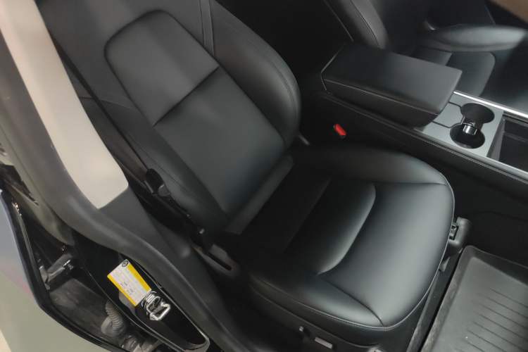 Used Tesla Model Y 2022 Long-Range All-Wheel-Drive Version Right Front Seat