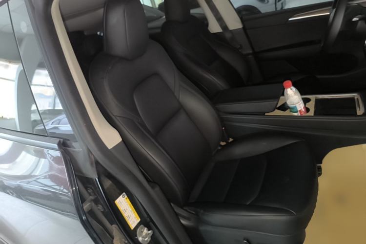 Used Tesla Model Y 2022 Rear-Wheel-Drive Version Right Front Seat
