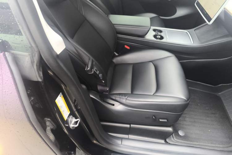 Used Tesla Model Y 2022 Rear-Wheel-Drive Version Right Front Seat