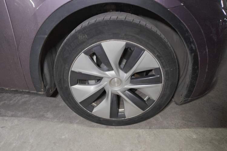 Used Tesla Model Y 2022 Rear-Wheel-Drive Version Right Front Wheel Hub