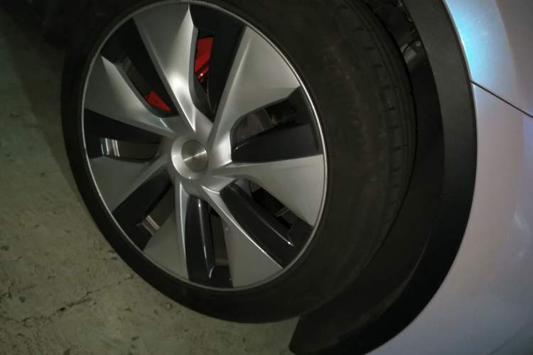 Used Tesla Model Y 2022 Revised Version Rear-Wheel Drive Right Front Wheel Hub