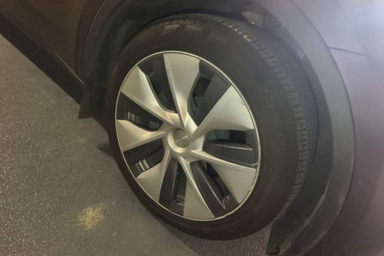 Used Tesla Model Y 2022 Revised Version Rear-Wheel Drive Right Front Wheel Hub
