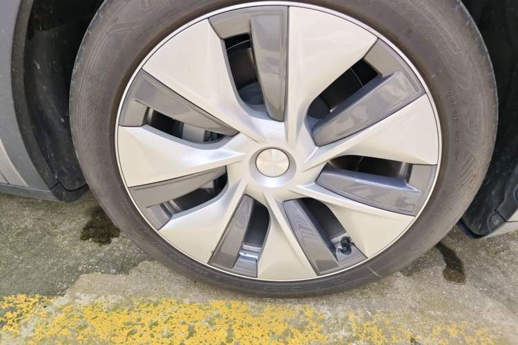 Used Tesla Model Y 2022 Revised Version Rear-Wheel Drive Right Front Wheel Hub