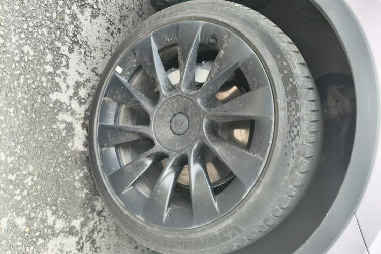 Used Tesla Model Y 2022 Revised Version Rear-Wheel Drive Right Front Wheel Hub