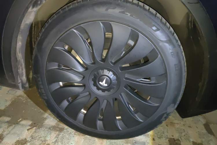 Used Tesla Model Y 2022 Revised Version Rear-Wheel Drive Right Front Wheel Hub