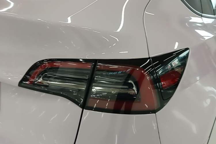 Used Tesla Model Y 2022 Rear-Wheel-Drive Version Right Rear Taillight