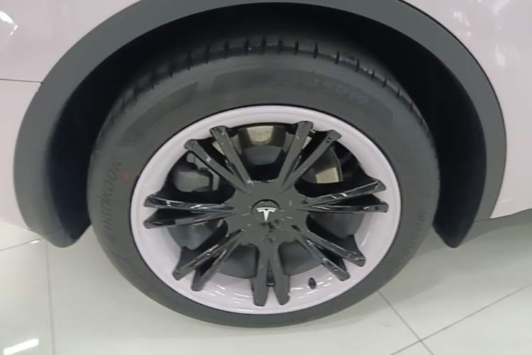 Used Tesla Model Y 2022 Rear-Wheel-Drive Version Right Rear Wheel Hub