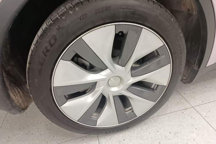 Used Tesla Model Y 2022 Revised Version Rear-Wheel Drive Right Rear Wheel Hub