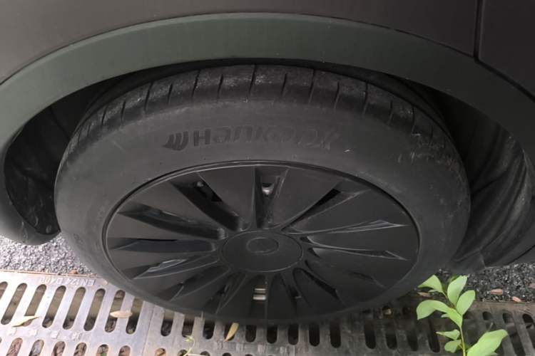Used Tesla Model Y 2022 Rear-Wheel-Drive Version Right Rear Wheel Hub