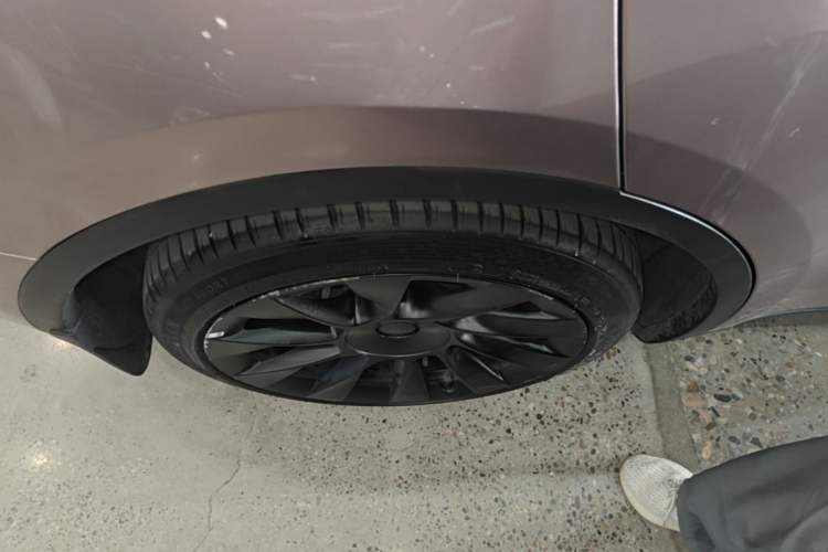 Used Tesla Model Y 2022 Rear-Wheel-Drive Version Right Rear Wheel Hub