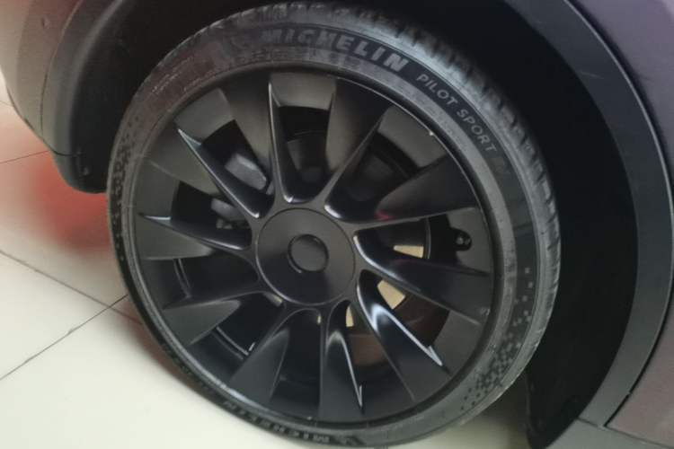 Used Tesla Model Y 2022 Revised Version Rear-Wheel Drive Right Rear Wheel Hub