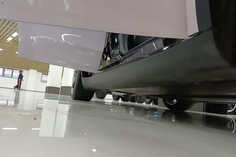 Used Tesla Model Y 2022 Rear-Wheel-Drive Version Right Side Sill