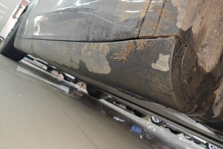 Used Tesla Model Y 2022 Rear-Wheel-Drive Version Right Side Sill