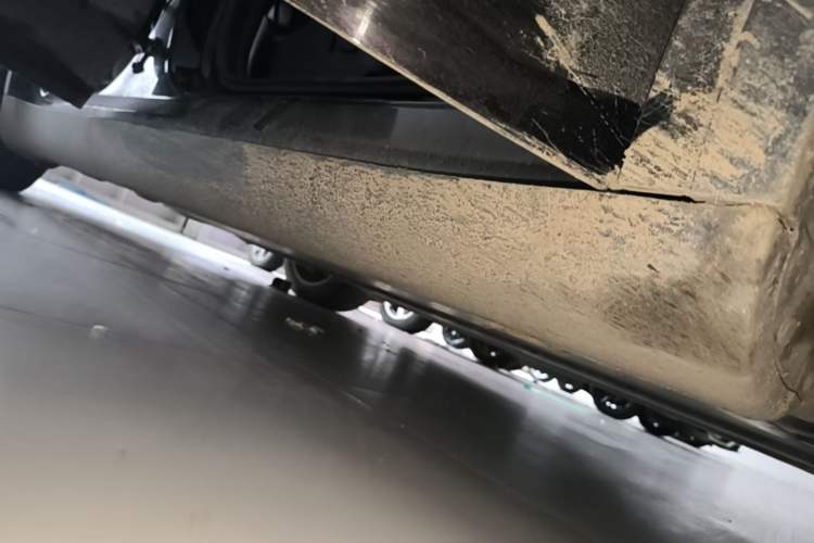 Used Tesla Model Y 2022 Rear-Wheel-Drive Version Right Side Sill