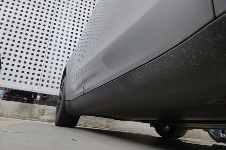 Used Tesla Model Y 2022 Rear-Wheel-Drive Version Right Side Sill