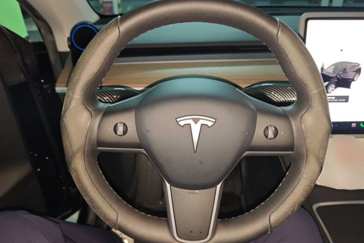 Used Tesla Model Y 2022 Rear-Wheel-Drive Version Steering Wheel