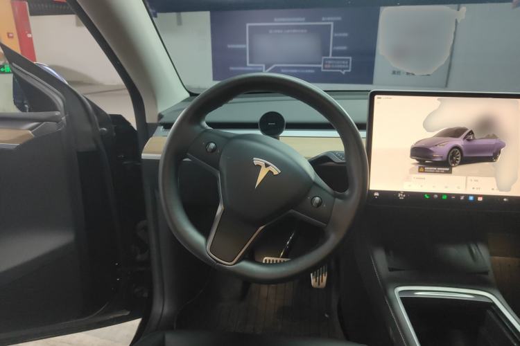 Used Tesla Model Y 2022 Long-Range All-Wheel-Drive Version Steering Wheel