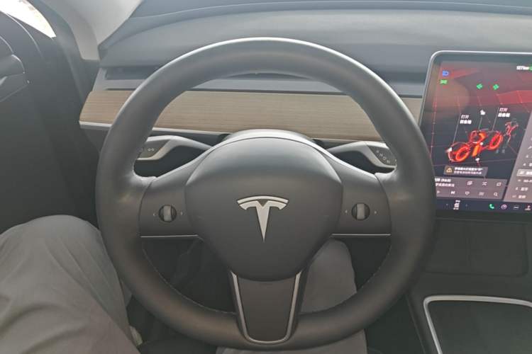 Used Tesla Model Y 2022 Rear-Wheel-Drive Version Steering Wheel