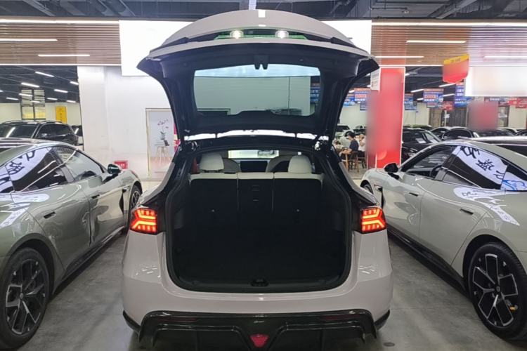 Used Tesla Model Y 2022 Rear-Wheel-Drive Version Trunk