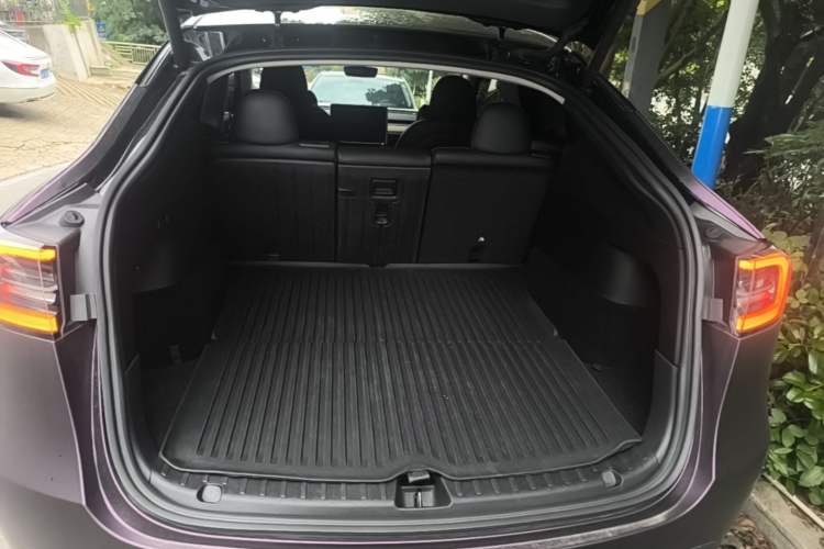 Used Tesla Model Y 2022 Rear-Wheel-Drive Version Trunk