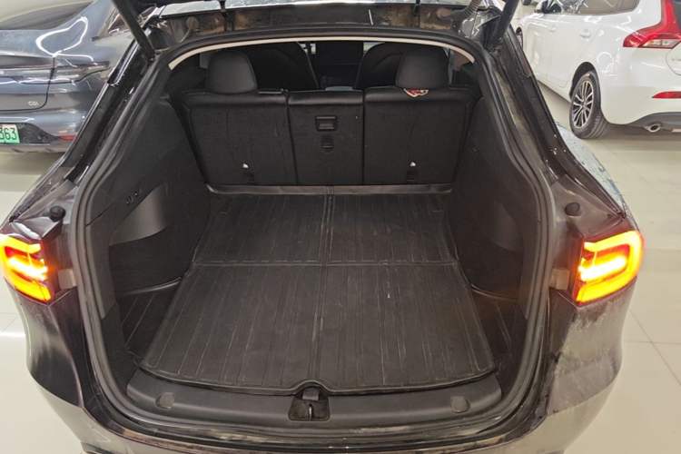 Used Tesla Model Y 2022 Rear-Wheel-Drive Version Trunk