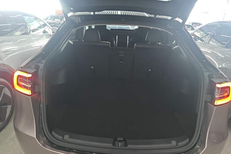 Used Tesla Model Y 2022 Rear-Wheel-Drive Version Trunk
