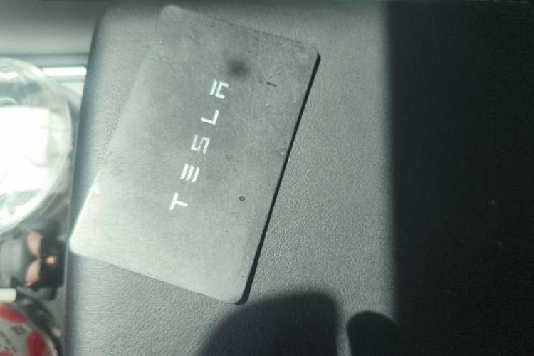 Used Tesla Model Y 2022 Long-Range All-Wheel-Drive Version Vehicle Key