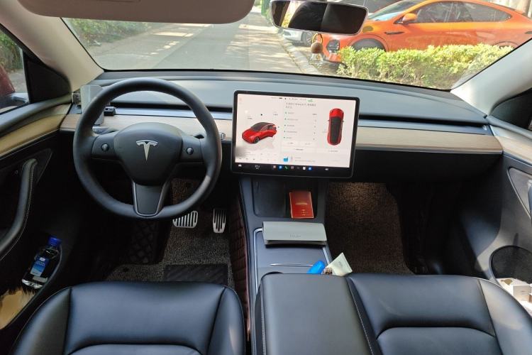 Used Tesla Model Y 2022 Rear-Wheel-Drive Version Center Console