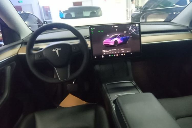 Used Tesla Model Y 2022 Rear-Wheel-Drive Version Center Console