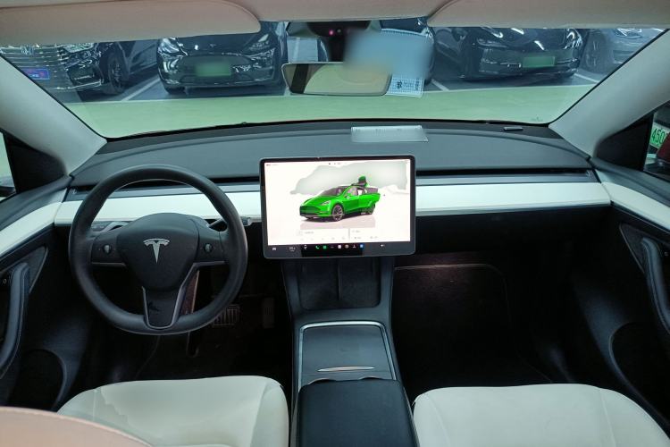 Used Tesla Model Y 2022 Long-Range All-Wheel-Drive Version Center Console