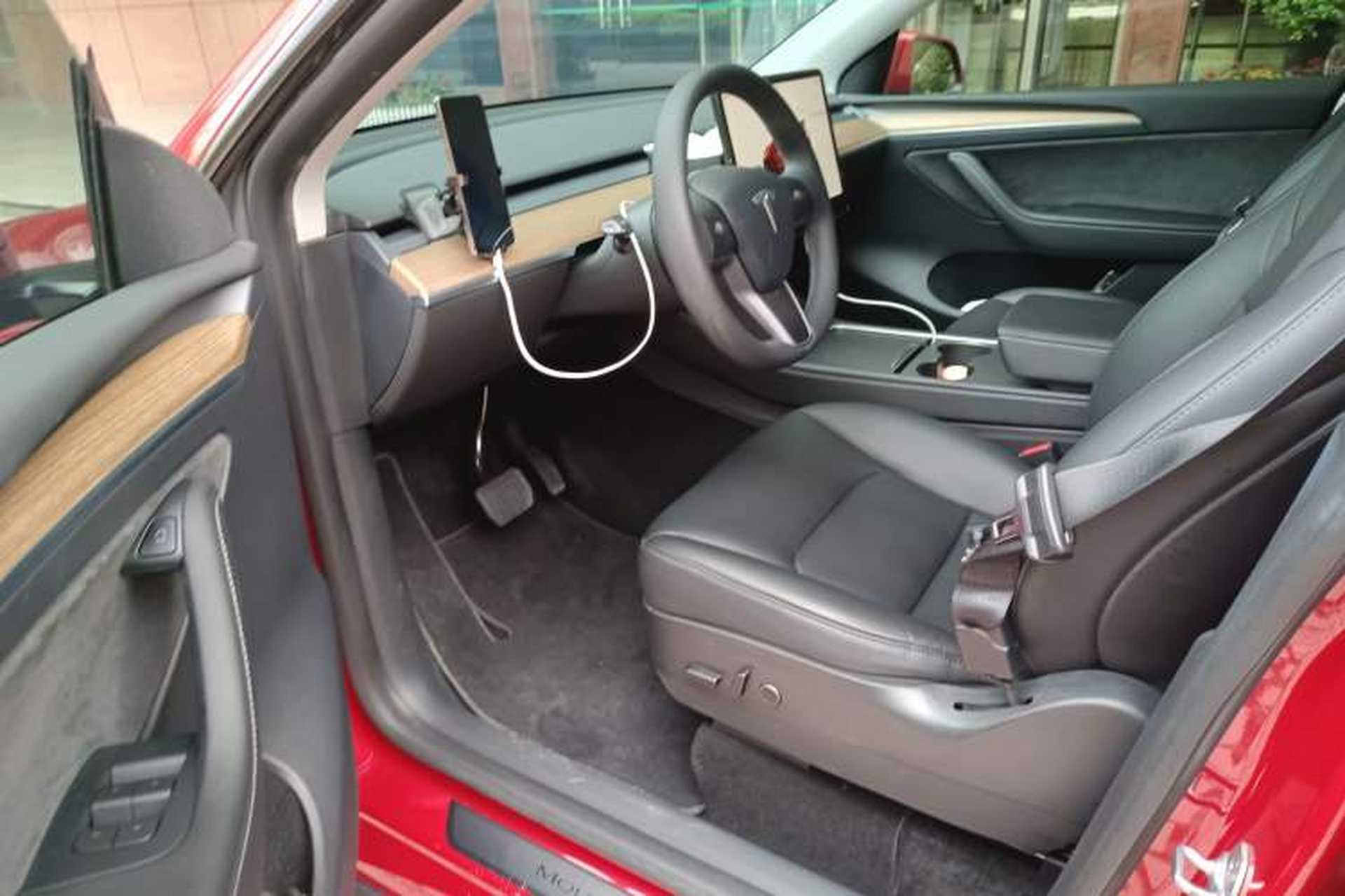 Used Tesla Model Y 2022 Long-Range All-Wheel-Drive Version Driver Seat