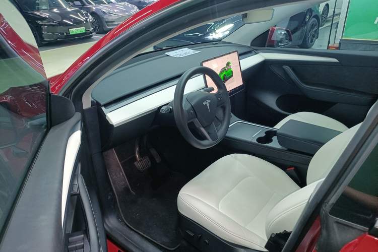 Used Tesla Model Y 2022 Long-Range All-Wheel-Drive Version Driver Seat