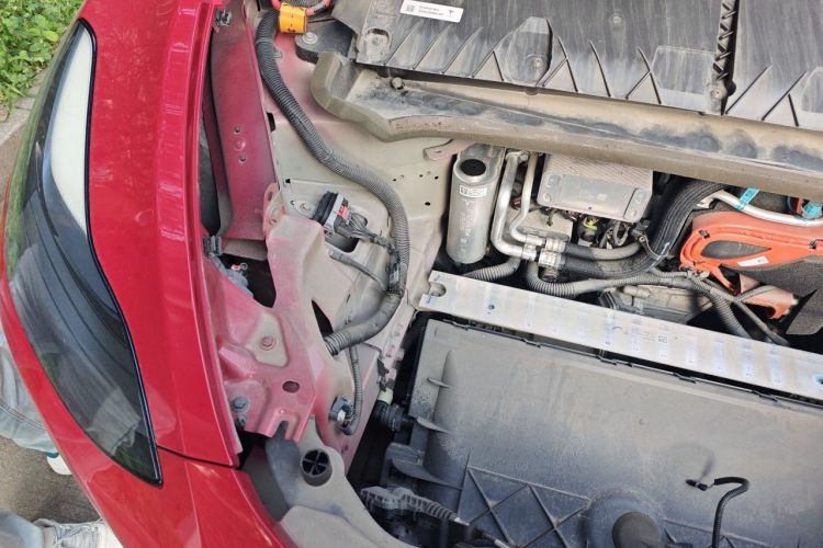 Used Tesla Model Y 2022 Performance High-Performance All-Wheel-Drive Version Engine Bay Right
