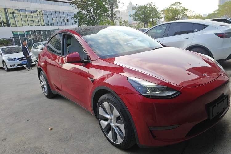 Used Tesla Model Y 2022 Long-Range All-Wheel-Drive Version Exterior 2