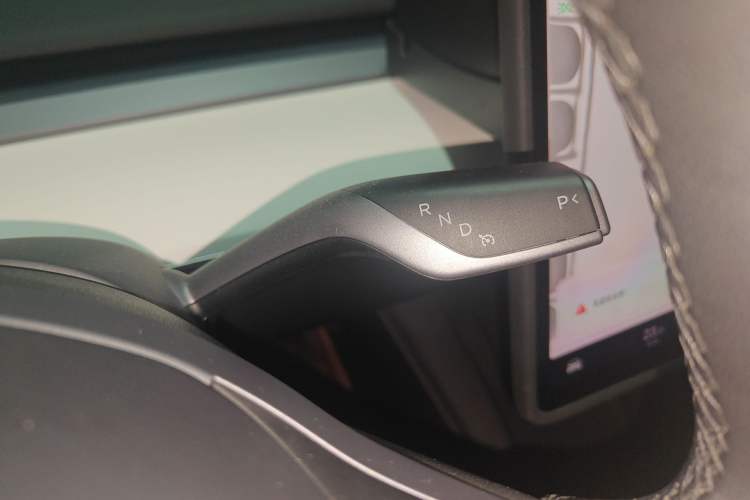 Used Tesla Model Y 2022 Revised Version Rear-Wheel Drive Gear Lever