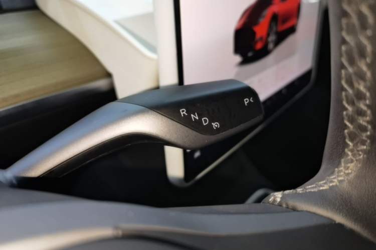 Used Tesla Model Y 2022 Revised Version Rear-Wheel Drive Gear Lever