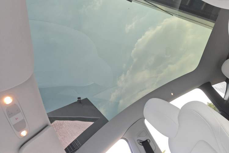 Used Tesla Model Y 2022 Long-Range All-Wheel-Drive Version Headliner