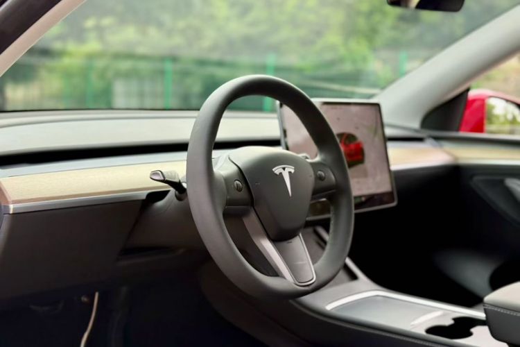 Used Tesla Model Y 2022 Revised Version Long-Range All-Wheel Drive Interior 1