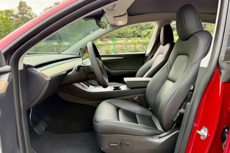 Used Tesla Model Y 2022 Revised Version Long-Range All-Wheel Drive Interior 2