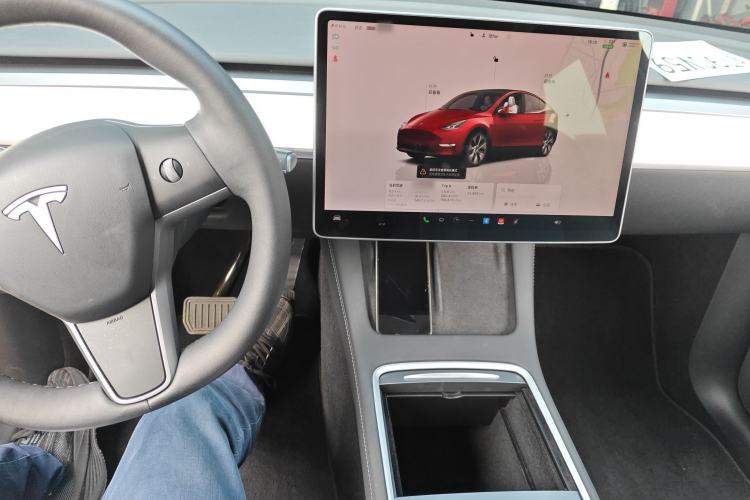 Used Tesla Model Y 2022 Long-Range All-Wheel-Drive Version Interior 2