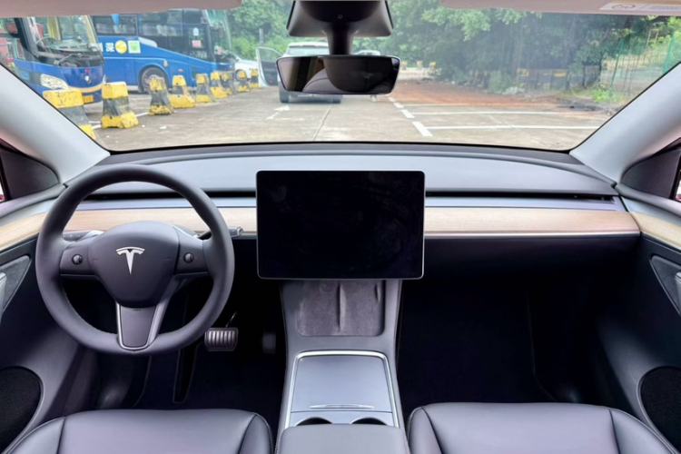 Used Tesla Model Y 2022 Revised Version Long-Range All-Wheel Drive Interior 3