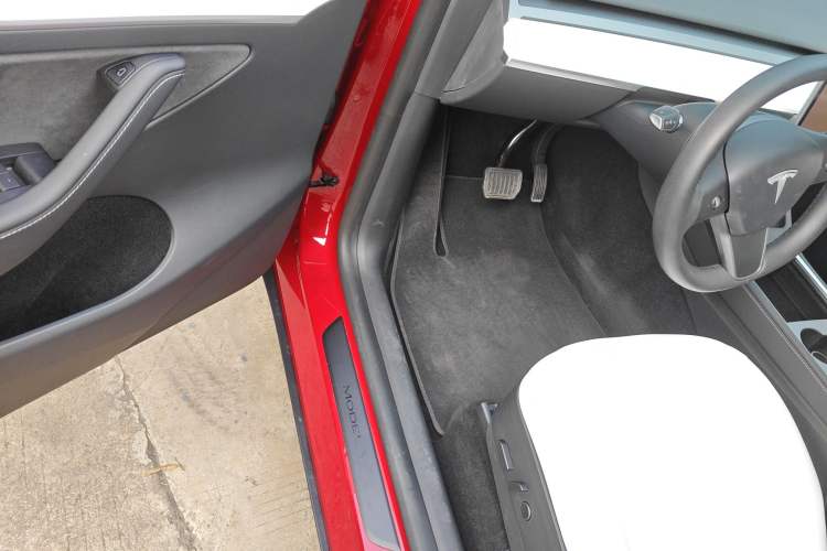 Used Tesla Model Y 2022 Long-Range All-Wheel-Drive Version Interior 3