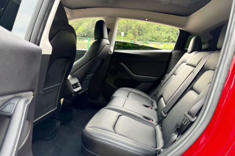 Used Tesla Model Y 2022 Revised Version Long-Range All-Wheel Drive Interior 4