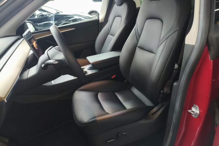 Used Tesla Model Y 2022 Rear-Wheel-Drive Version Left Front Seat