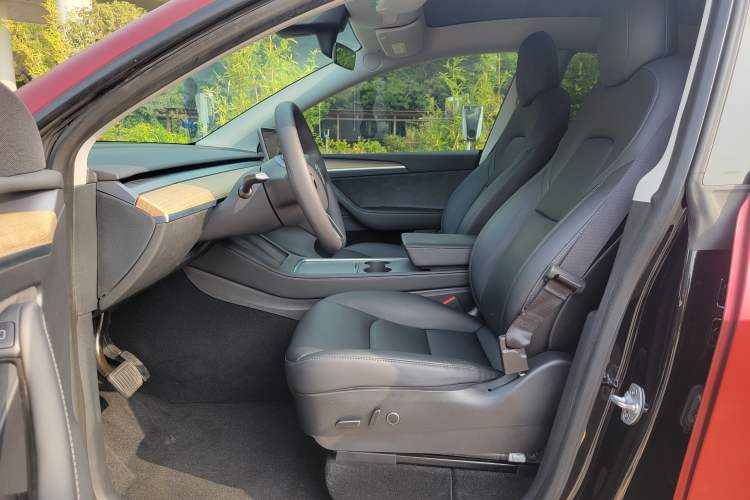 Used Tesla Model Y 2022 Long-Range All-Wheel-Drive Version Left Front Seat