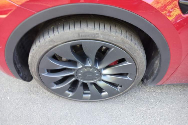 Used Tesla Model Y 2022 Performance High-Performance All-Wheel-Drive Version Left Front Wheel Hub