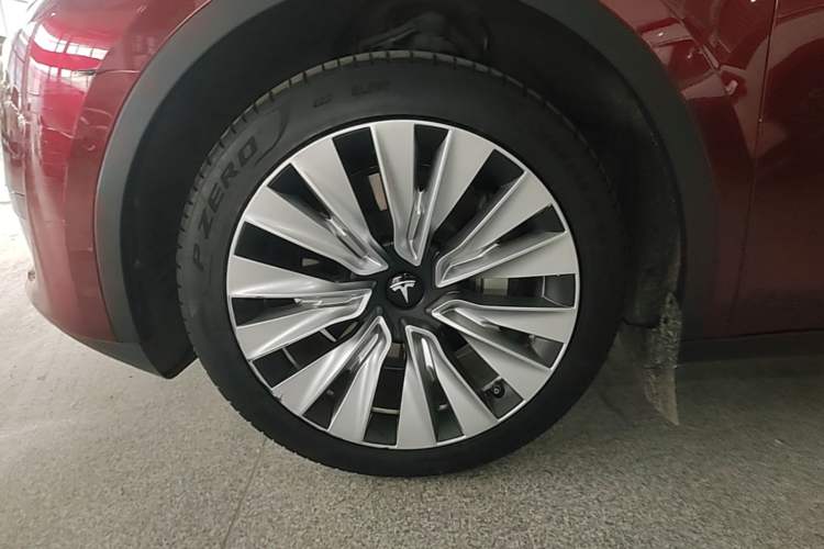 Used Tesla Model Y 2022 Revised Version Rear-Wheel Drive Left Front Wheel Hub