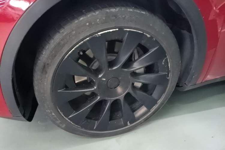 Used Tesla Model Y 2022 Long-Range All-Wheel-Drive Version Left Front Wheel Hub