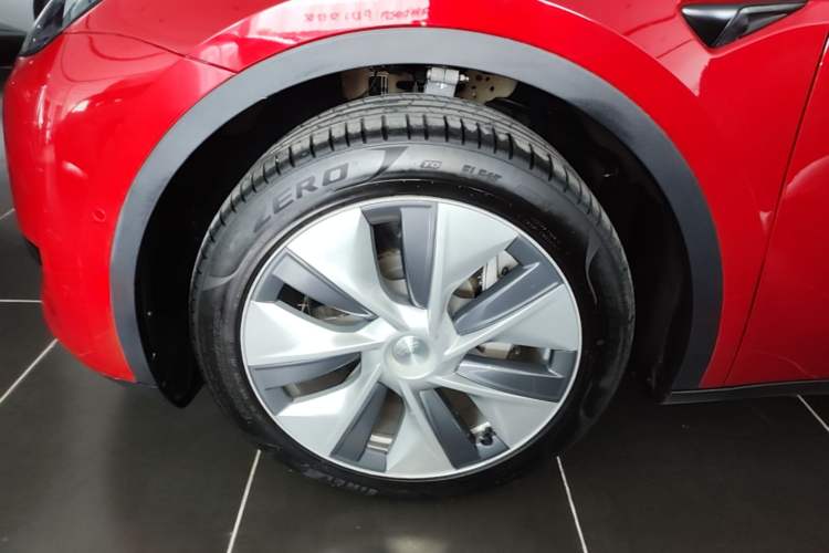 Used Tesla Model Y 2022 Revised Version Rear-Wheel Drive Left Front Wheel Hub